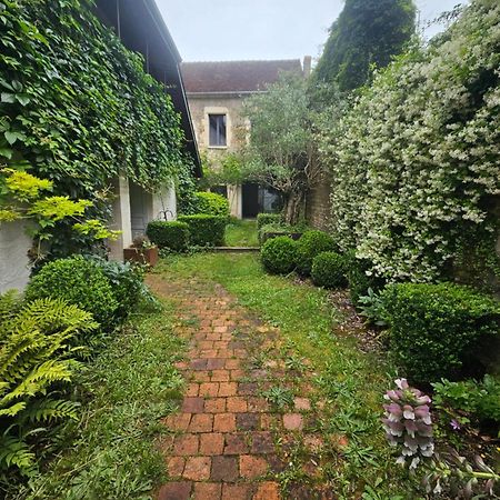 Hotel Chambre Avec Salle De Bain Donzy Exterior foto